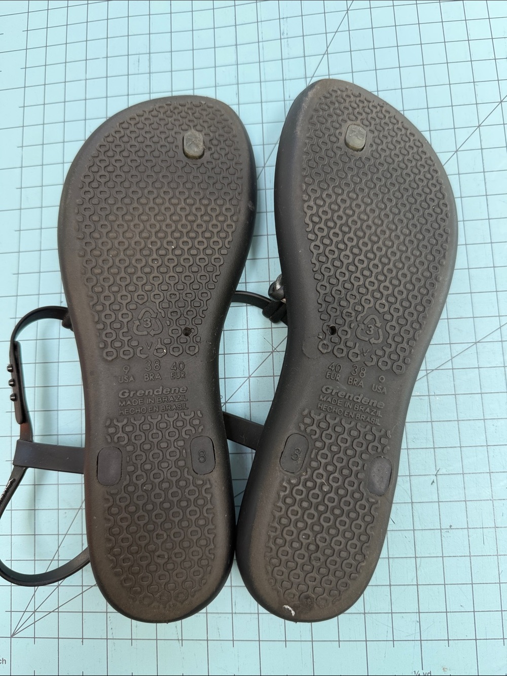Ipanema Black Sandals with Silver Chain Accent Sz 9 - Picture 5 of 6